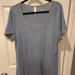 2/$10 LuLaRoe Classic T L